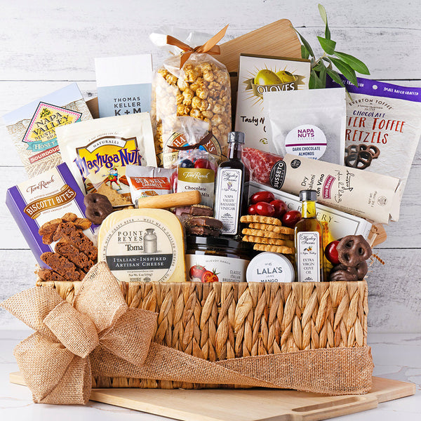 Gourmet Feast: Extravaganza Gift Basket