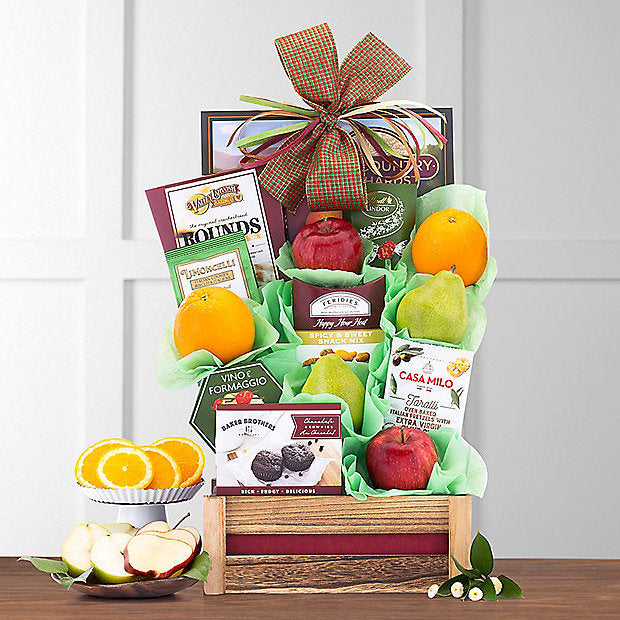 Fruit & More: Gourmet Gift Basket